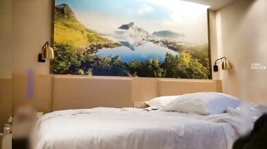 温柔气质御姐身材还这么好 立马让人沦陷抱住猛力亲吻爱抚，软软销魂揉捏娇吟 舔吸的嗷嗷啪啪操穴回击